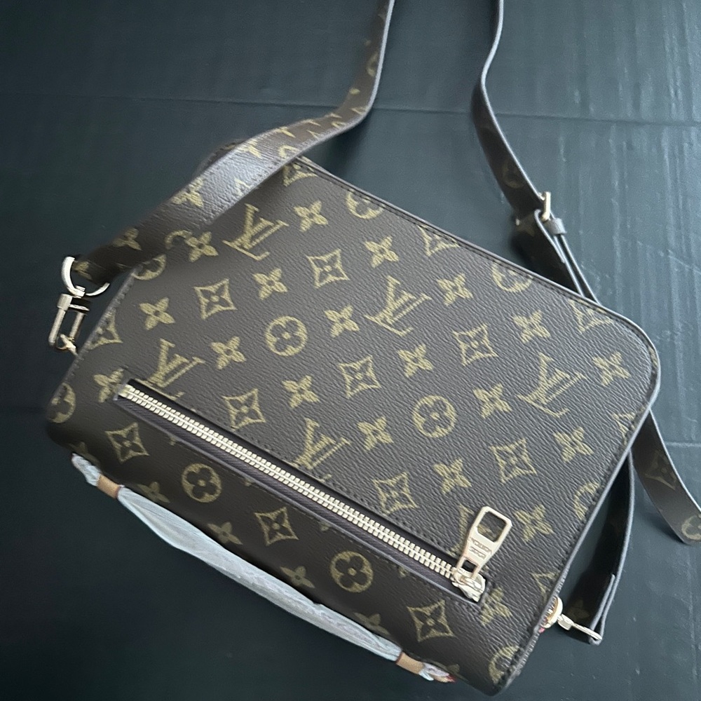 Elegant Designer Monogram Messenger Bag in Brown - Picture 3 of 4